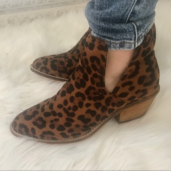 LAST 2 WILL NOT restock!! Leopard Block Heel Boot - Picture 5 of 8